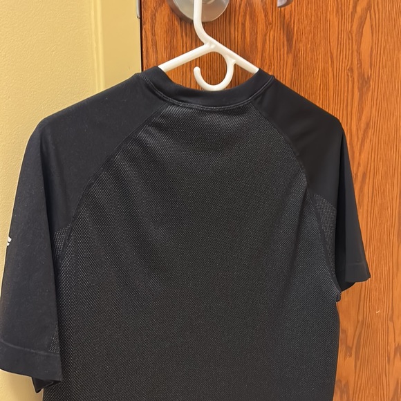 Black Fabletics athletic shirt. Size M. Was too small, barely worn. - Picture 2 of 4